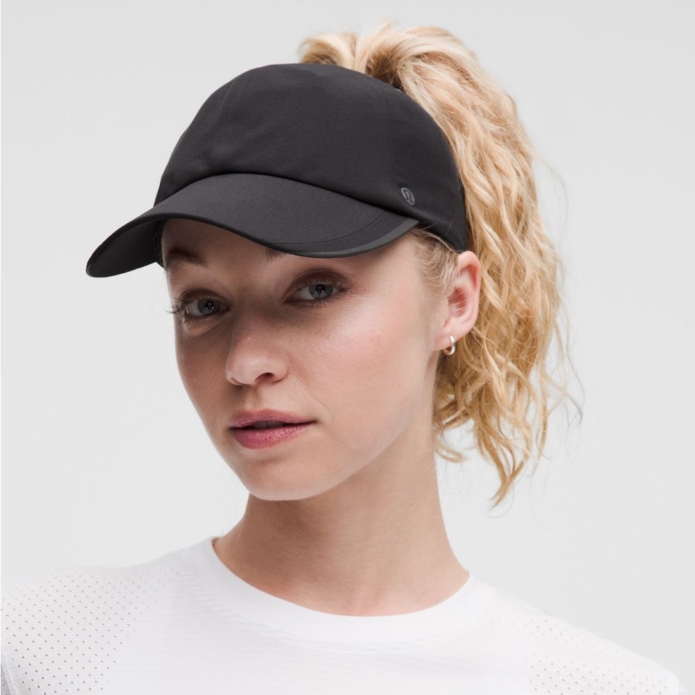 Lululemon black fast and free ponytail hat